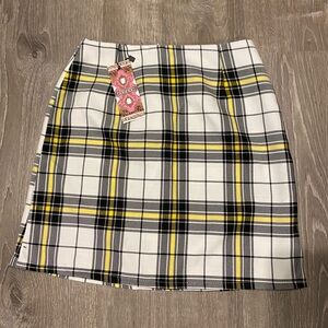 Black, White, and Yellow Plaid Mini Skirt(Petite)
